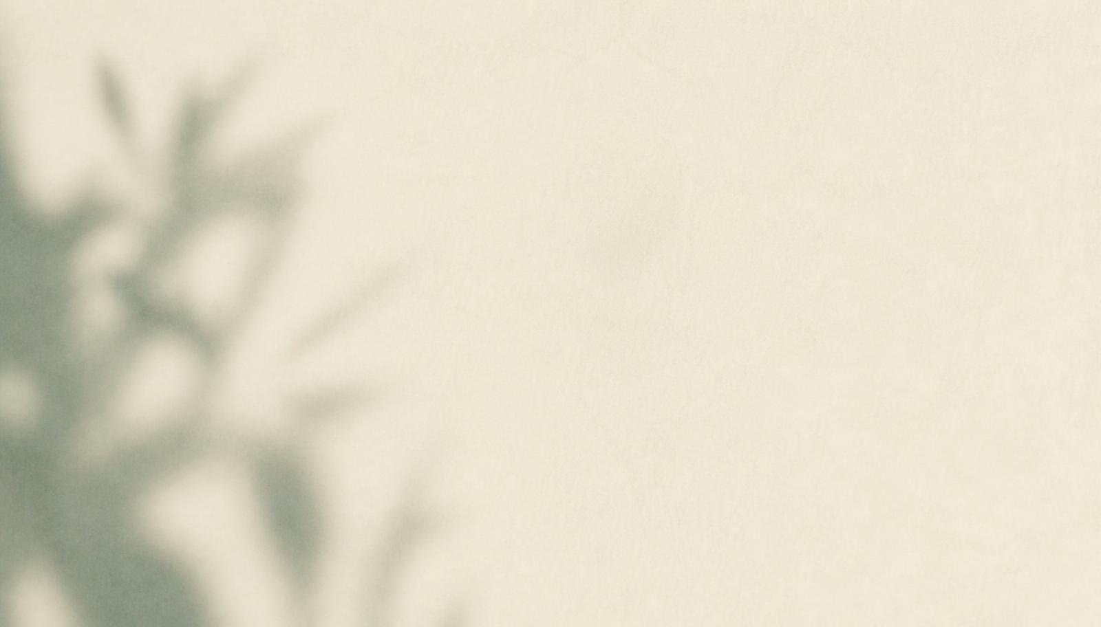 Abstrakt bild av mjukt ljus över lugn yta